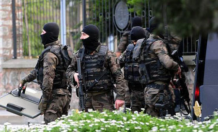 fuerzas de seguridad turcas Turquía: Fuerzas de seguridad matan a un suicida de Daesh en Ankara
